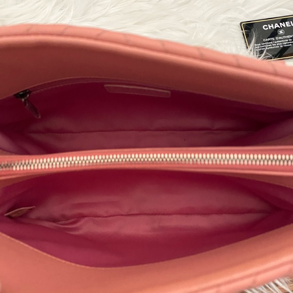 💕TRADE💕 Lambskin Chevron Leather Surpique Pink Chain Tote - Picture 3 of 13